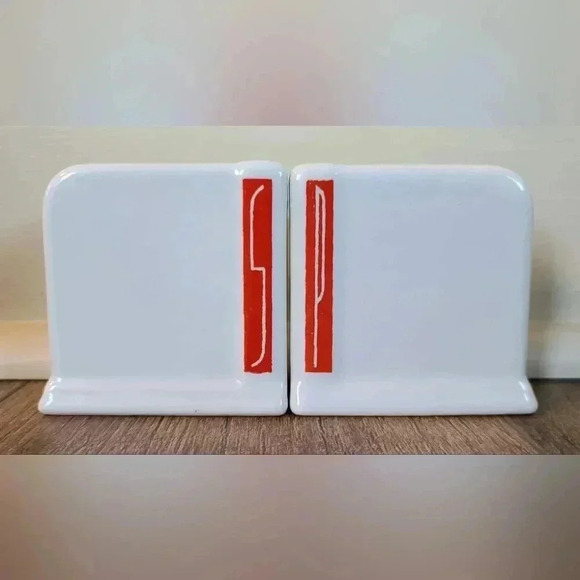 O'Keefe & Merritt Other - 1950's O'Keefe & Merritt Salt & Pepper Shakers MCM Art Deco